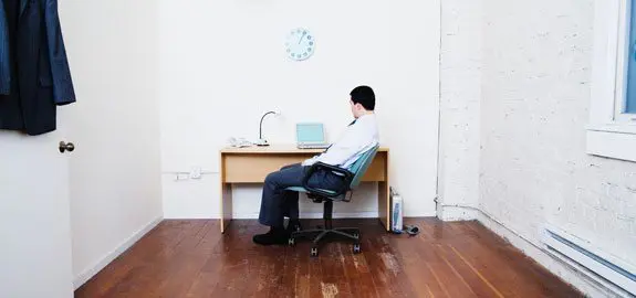guy-desk-boredom-pan_15126