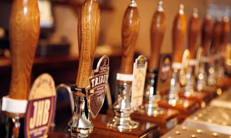 Beer-pumps-on-the-bar-of–006