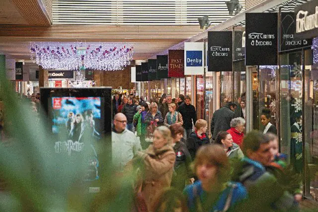 Busy-Shopping-Mall-Christmas-_2_-2011
