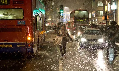 Snow-falls-on-Oxford-Stre-001