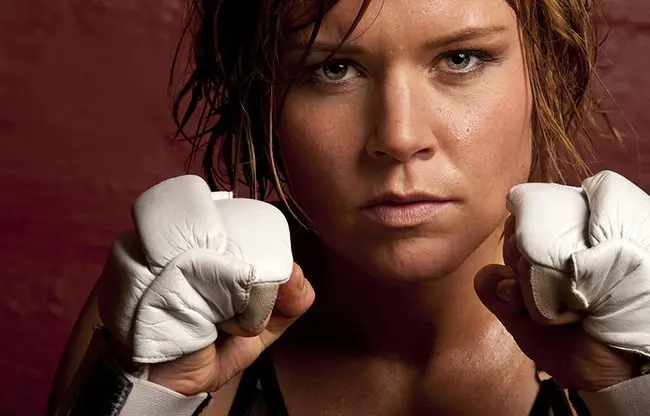 female-fighter-posing-in-combat-poses_pop_15641