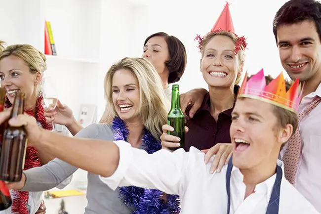 actors-pose-for-an-office-s-christmas-party-pic-getty-593348667-187269