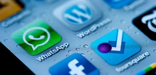 whatsapp_iphone_screen_close_up_634x306x24_expand