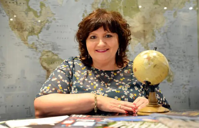 anne-bromley-globe-and-map