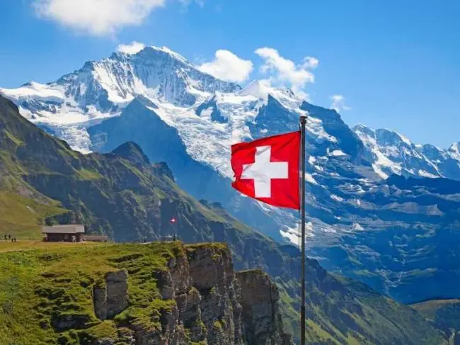switzerland-landscape-and-flag