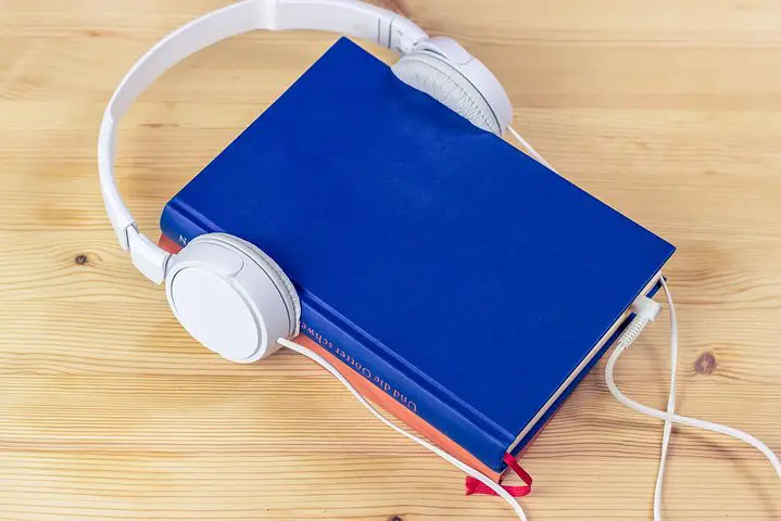 audiobook-3106986__480