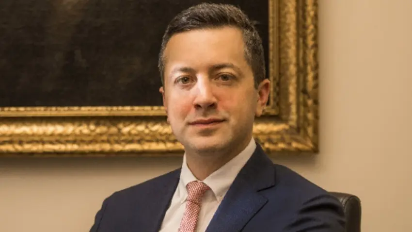 Simon M. Joseph is a seasoned financial adviser with more than sixteen years of experience in wealth management.