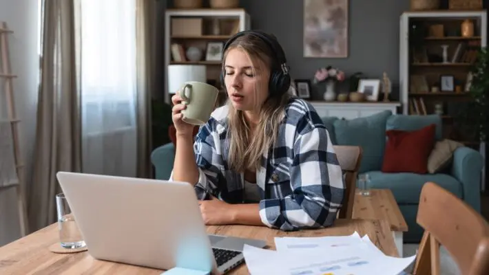 The term ‘side hustle’ has gone from niche to mainstream. All signs are that we’re a nation that are now actively seeking ways to earn a few extra quid. And for some, the taste of success in this area means they’re quitting the nine to five to pursue their dreams of turning hobbies and passions into full time careers. 