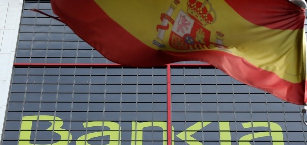 img_606X341_0906-spain-bank-aid-bankia-flag-RTR32TRE