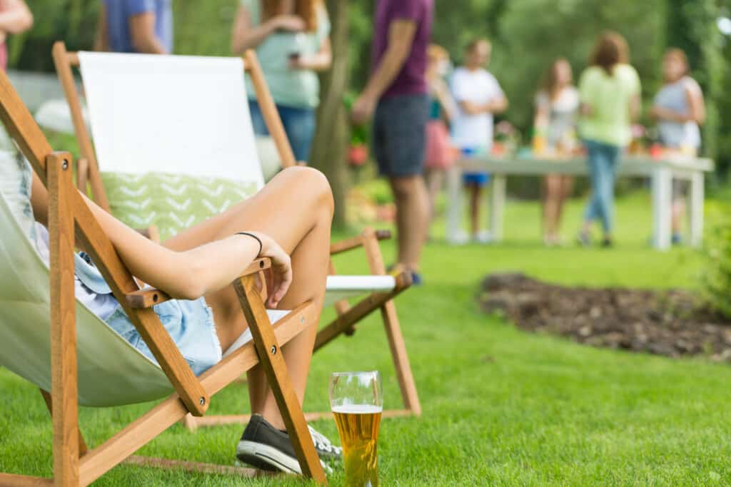 Close-up,Of,Beautiful,Young,Woman’s,Legs,,Girl,Enjoying,Summer,Vacation,