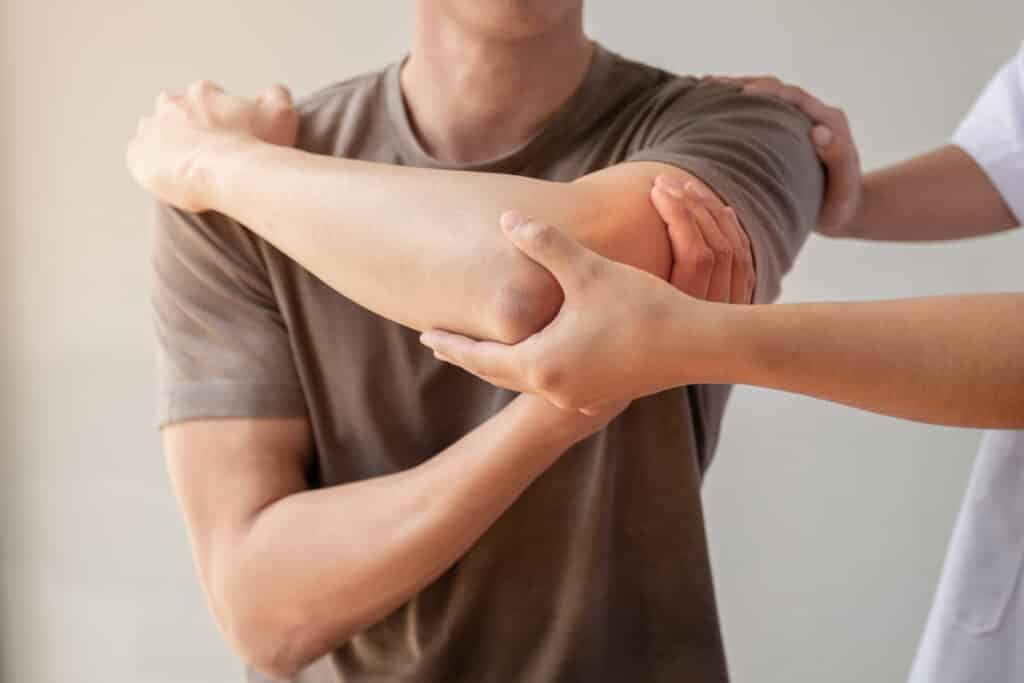 Female,Physiotherapists,Provide,Assistance,To,Male,Patients,With,Elbow,Injuries
