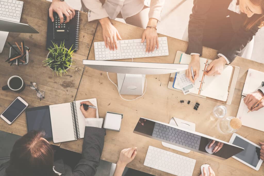 Group,Of,Business,People,Working,In,Office