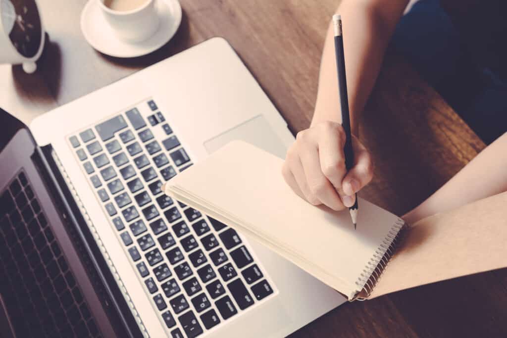Business,Situation,,Female,Using,Laptop,To,Get,Information,And,Memo