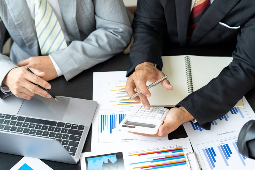 Executive,Business,People,Team,Brainstorming,On,Meeting,To,Conference,Planning