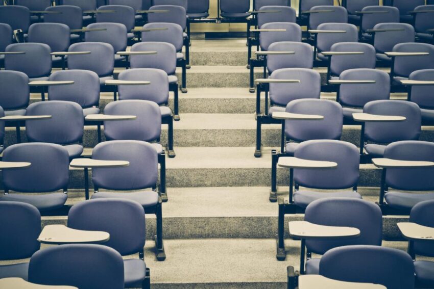 Lecture,Chairs,In,A,Class,Room,With,Stair,Path,In