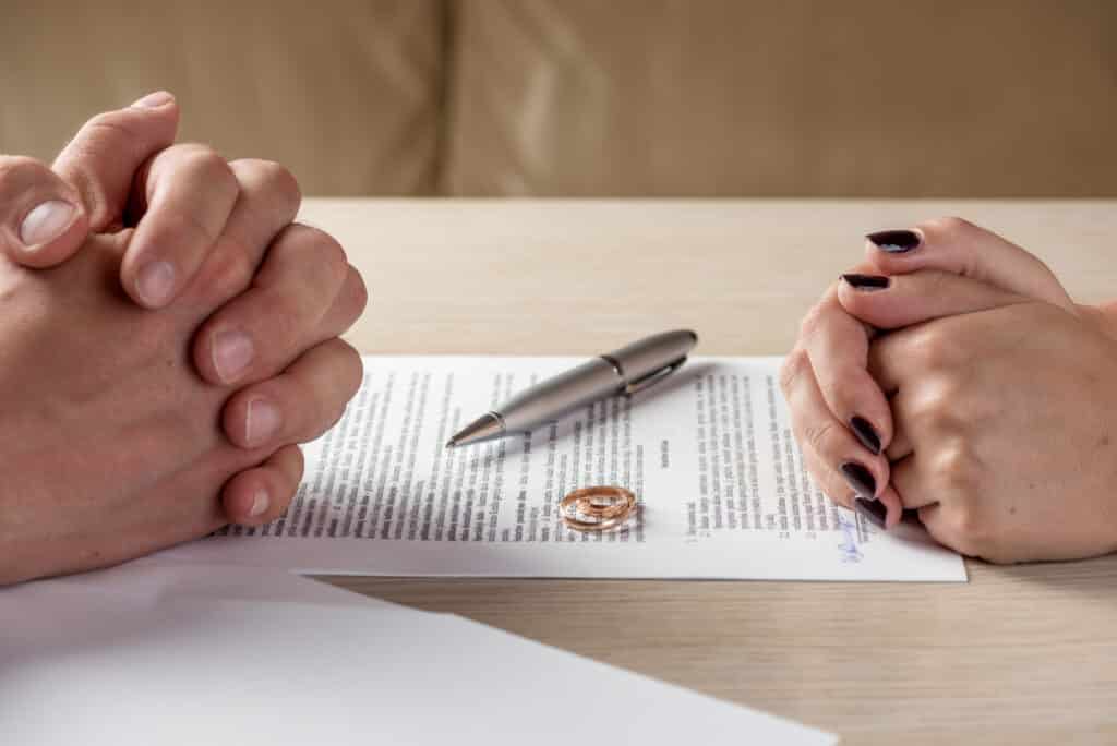 Hands,Of,Wife,And,Husband,Signing,Divorce,(dissolution,,Canceling,Marriage,