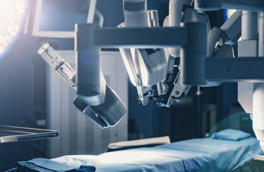 Surgical,Room,In,Hospital,With,Robotic,Technology,Equipment,,Machine,Arm