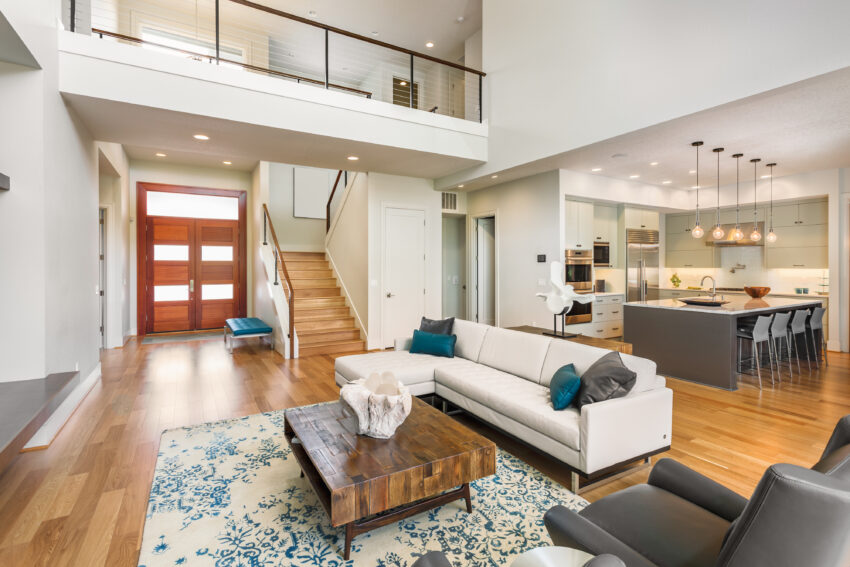 Beautiful,And,Large,Living,Room,Interior,With,Hardwood,Floors,And