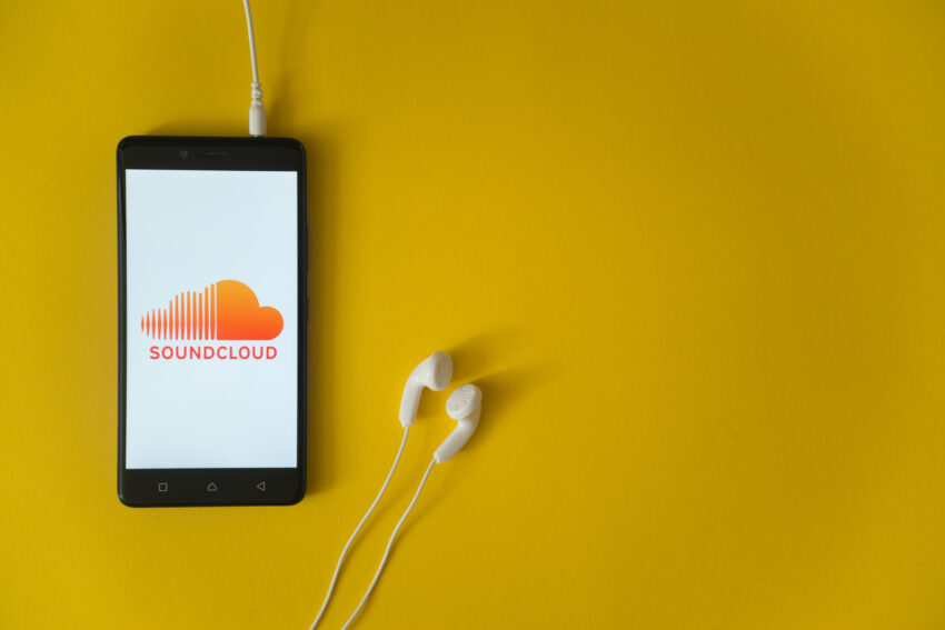 Los,Angeles,,Usa,,October,23,,2017:,Soundcloud,Logo,On,Smartphone