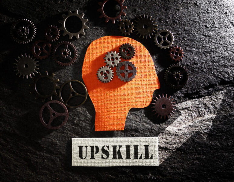 Head,And,Gears,With,Upskill,Arrow