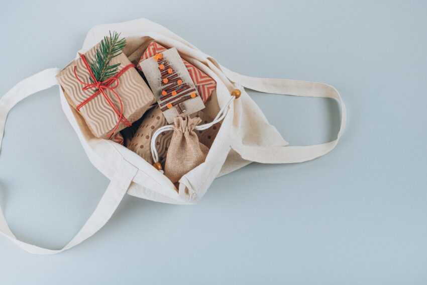 Christmas,Sustainable,Gift,Boxes,In,Eco-friendly,Cotton,Bag,With,Fir