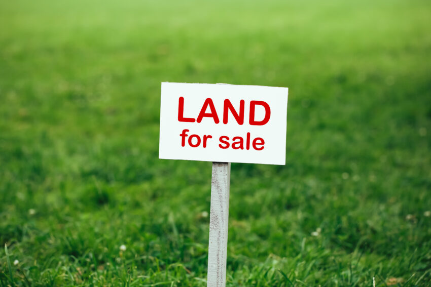 Land,For,Sale,Sign,Against,Trimmed,Lawn,Background