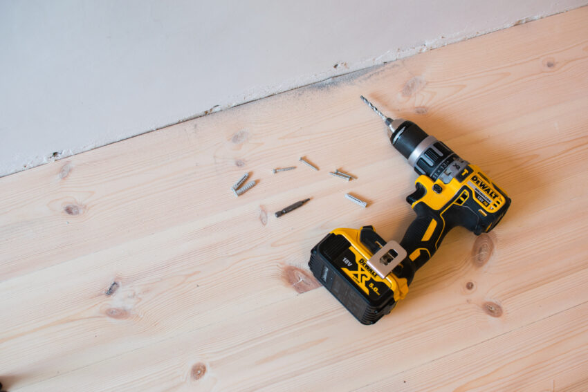 Bergen,/,Norway,-,8,29,2019:,Drilling,A,Hole