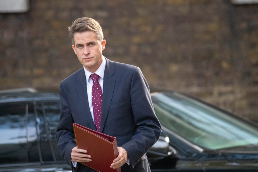 Former education secretary Gavin Williamson has been given a knighthood, Downing Street said.