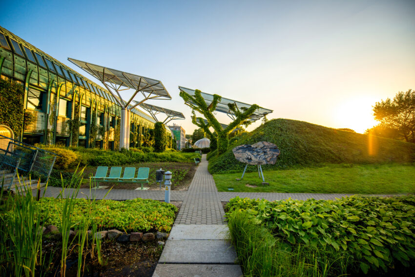 University,Of,Warsaw,Library,With,Beautiful,Rooftop,Gardens,In,Poland