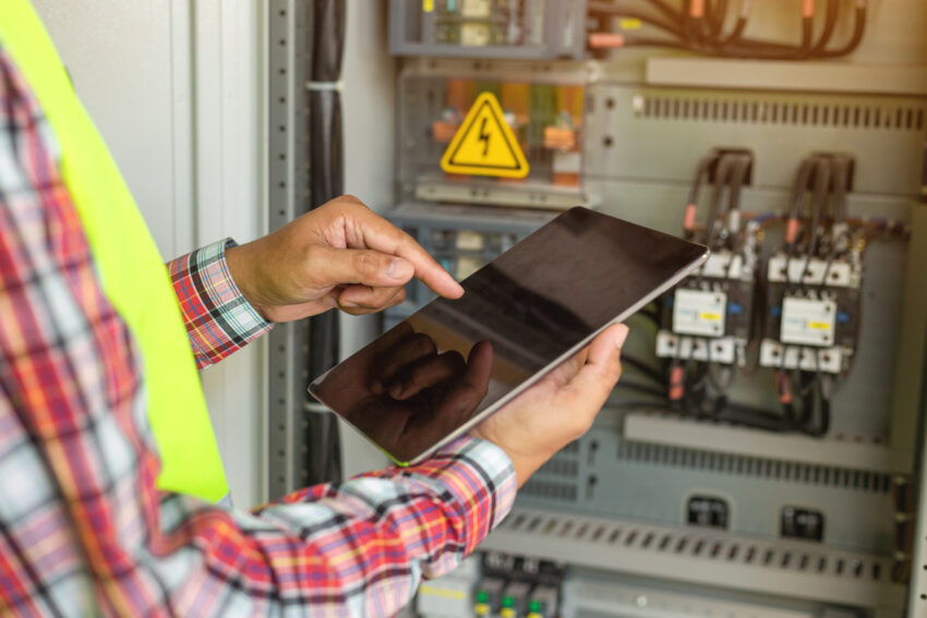 Close,Up,Hand,Of,Engineer,Or,Electrician,Man,Working,Check