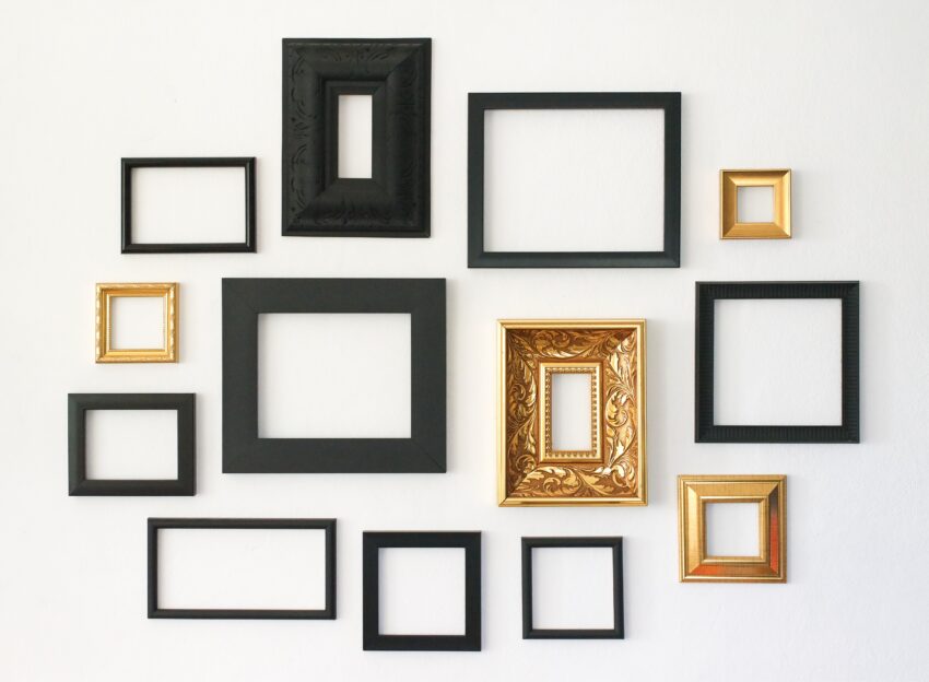 Multiple,Many,Blank,Small,Picture,Frames,On,White,Wall