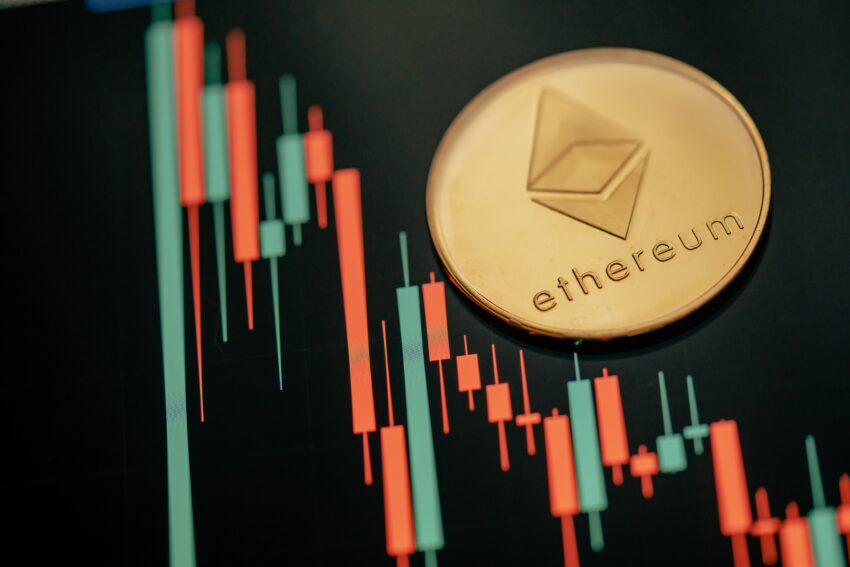 Gold,Ethereum,Cryptocurrency,With,Candle,Stick,Graph,Chart,And,Digital