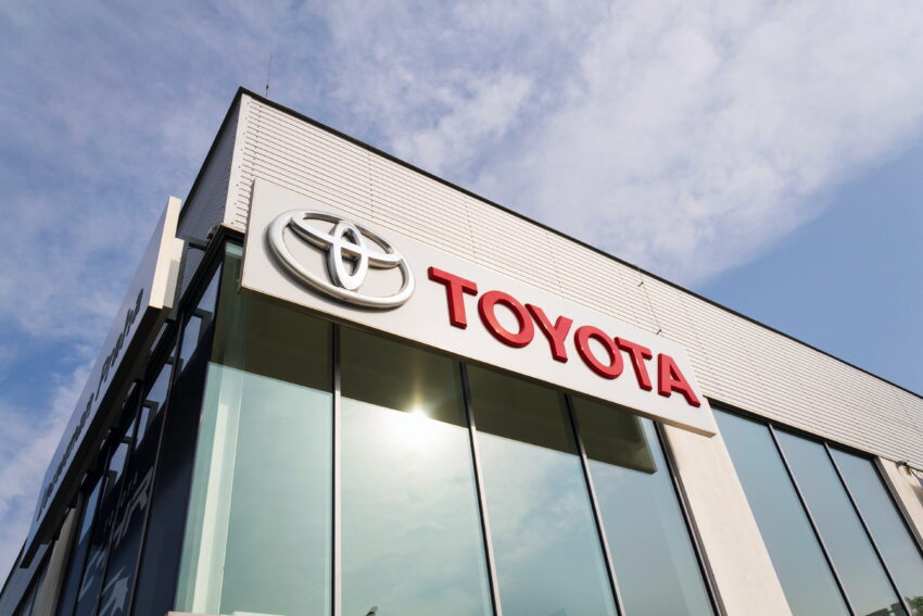 Toyota to leave UK if government bans hybrids