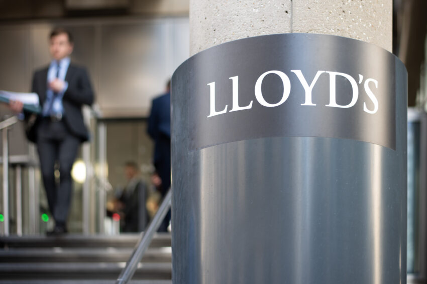 Lloyd’s of London is to give staff earning less than £75,000 per year a £2,500 one-off payment later this month to help with surging inflation.