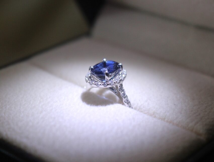 Blue sapphire ring