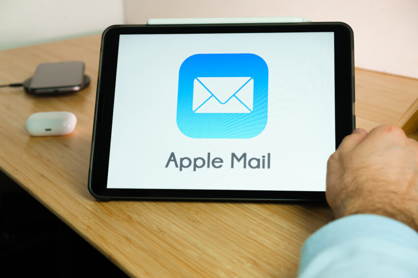 Apple,Mail,Logo,On,The,Screen,Of,Ipad,Tablet.,March