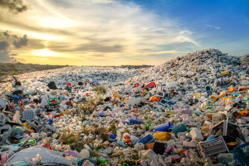 MPs have called for a total ban on the export of plastic waste by 2027, arguing that the present system merely outsources the problem and causes significant environmental harm elsewhere.