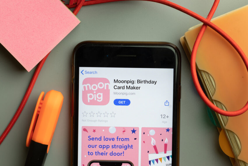 New,York,,United,States,-,7,November,2020:,Moonpig,Birthday