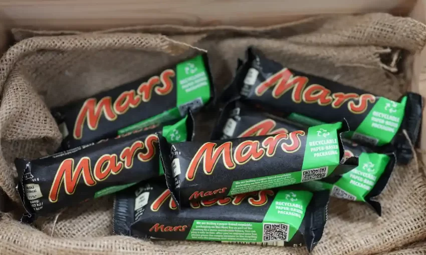 Consumers buying Mars bars at Tesco in the coming days will notice a change: the chocolate bar’s usual plastic wrapper has been swapped for a more environmentally friendly paper one.
