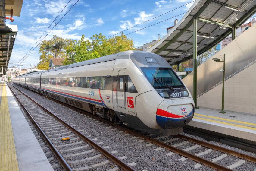 UK Export Finance (UKEF), the UK government’s export credit agency, has underwritten €781m of financing – equivalent to £680m – to support construction of a 286km high-speed electrified railway across southern Turkey.
