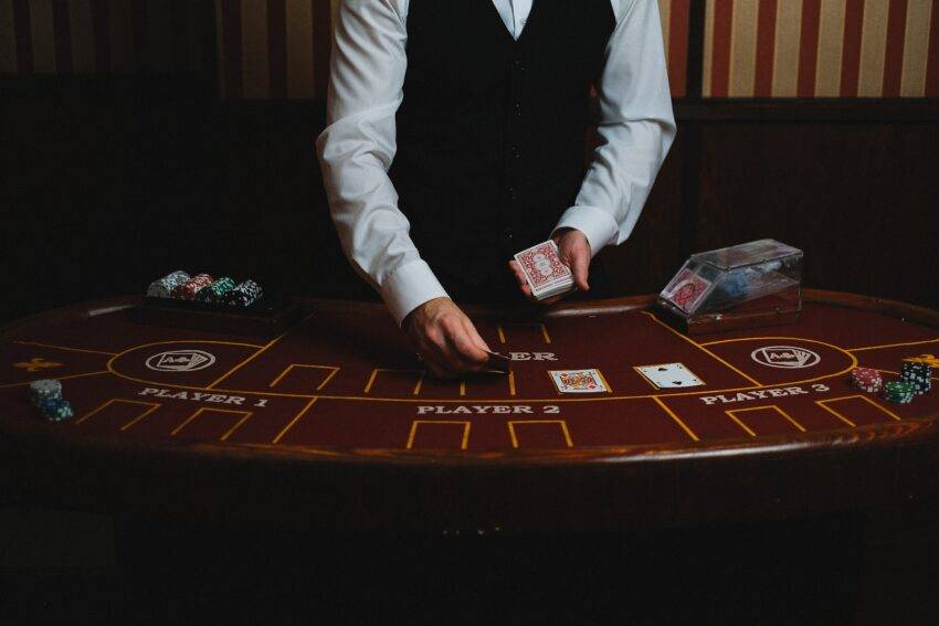 In a world abundant with entertainment options, the realm of online casinos has harnessed innovative marketing strategies to amplify their visibility while accentuating the immersive and responsible dimensions of their offerings. 
