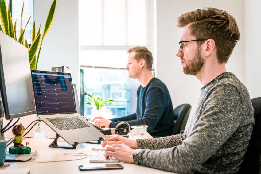 Hiring a software developer for an idea is complex. There are many software development companies and developers to choose from, but not all are equal.