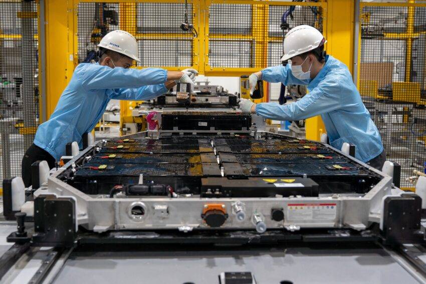 The EU has announced €4bn (£3.4bn) of state aid investments in new factories producing electric batteries for cars, heat pumps and solar panels as it seeks to accelerate production and the uptake of green technologies and combat cheap Chinese imports.