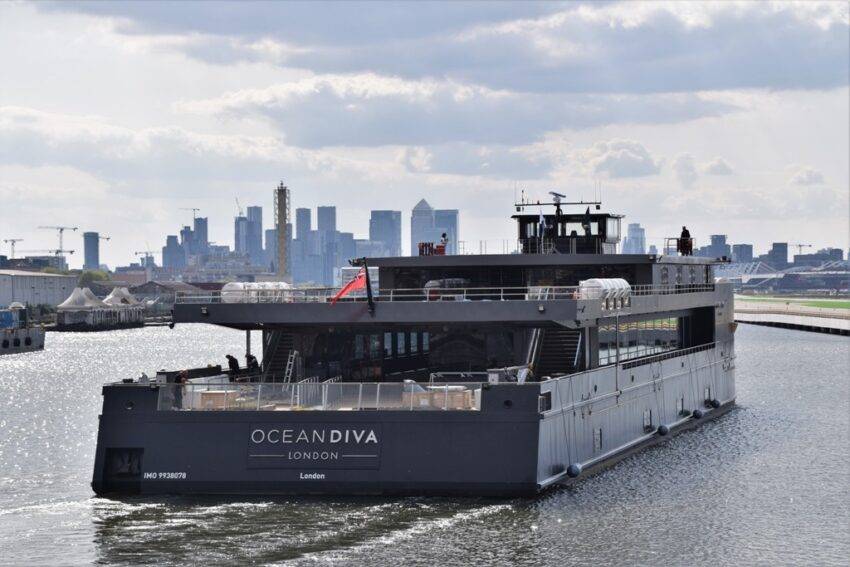 Londoners sink £25m party ship ‘too big’ for Thames’