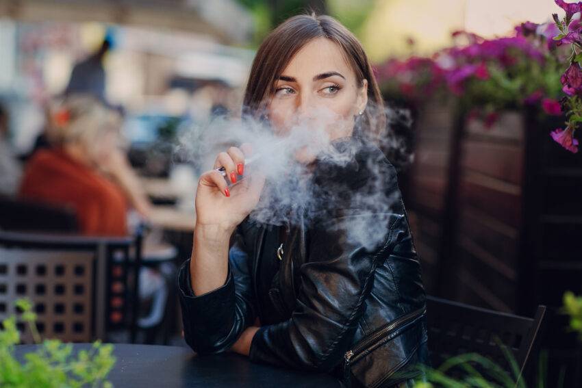 Beautiful,Glamorous,Brunette,Smoke,Electronic,Cigarette