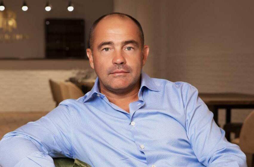 Born in Chelyabinsk in 1972, Kretov Aleksandr went on to have a career as an outstanding entrepreneur. Today, he remains a dormant shareholder of the Ariant Group of Companies, which he created, as well as a respected philanthropist. 