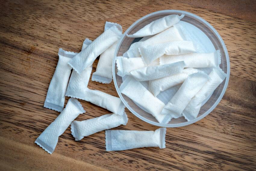 Once deeply ingrained in Swedish culture, traditional brown snus has seen a remarkable evolution. Originating as a quintessentially Swedish product, brown snus served not just as a tobacco product but also as a cultural symbol.