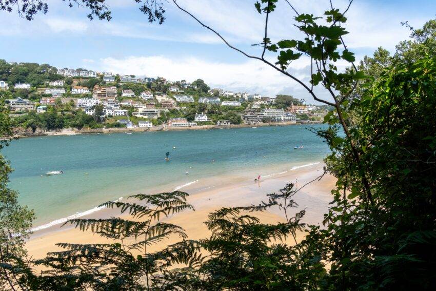 Nestled along the picturesque Salcombe estuary in south Devon, a charming stone-built ice cream kiosk, affectionately known as "The Old Stable," has been listed for sale with a price tag of £1.5 million.