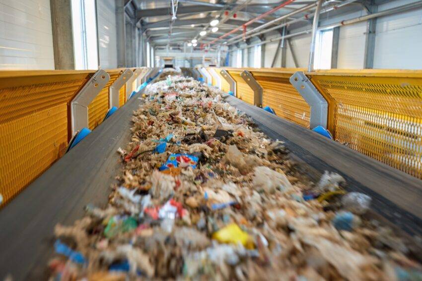 While focusing on our ease, we are polluting our planet one way or the other. Heaps of rubbish, tons of toxic gasses, and gallons of polluted water are exposed to the soil, air, and natural water reservoirs, thus posing major impacts on the Earth. 
