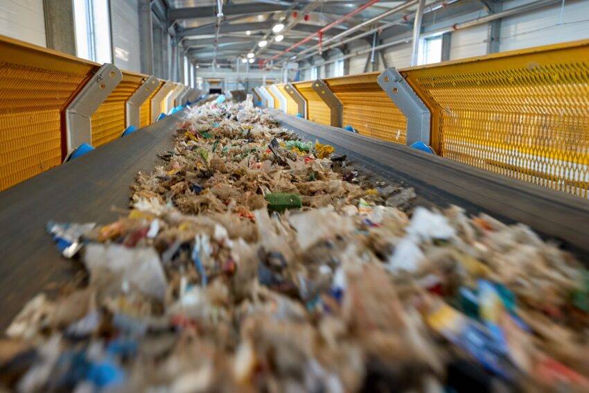 In today's business landscape, sustainability and environmental responsibility have become critical for success. Small businesses, in particular, increasingly recognize the importance of efficient waste management.